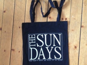 The Sun Days - Tygpåse in the group CDON - Exporterade Artiklar_Manuellt / Merch_CDON_exporterade at Bengans Skivbutik AB (1111616)