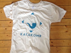 Katakomb - Katakomb T-Shirt Medium in the group OTHER / Merchandise at Bengans Skivbutik AB (1112638)