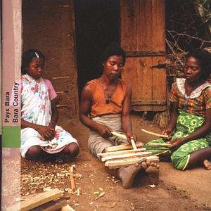 Madagascar - Pays Bara in the group CD / Elektroniskt,World Music at Bengans Skivbutik AB (2007172)