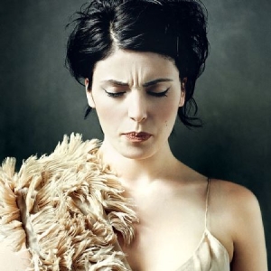 Round Carina - Deranged To Divine in the group CD / Rock at Bengans Skivbutik AB (2038958)