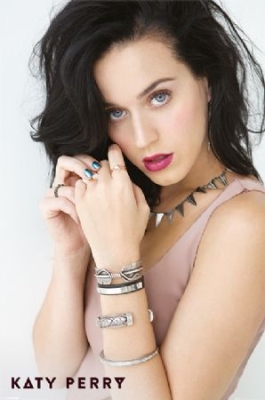 Katy Perry - Katy Perry (Prism) in the group CDON - Exporterade Artiklar_Manuellt / Merch_CDON_exporterade at Bengans Skivbutik AB (3577423)