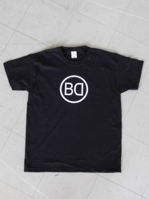 Broder Daniel - T-Shirt (Classic BD logo) in the group Minishops / Broder Daniel at Bengans Skivbutik AB (3792682)