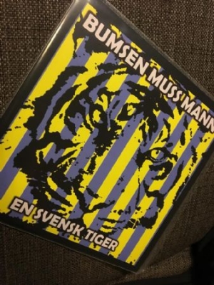 Bumsen Muss Mann - En Svensk Tiger   7'' in the group VINYL / Rock at Bengans Skivbutik AB (3795841)