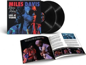 MILES DAVIS - MERCI MILES! LIVE AT VIENNE (V in the group Minishops / Miles Davis at Bengans Skivbutik AB (4011062)