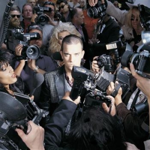 Robbie Williams - Life Thru A Lens (Cd+Dvd Ltd) in the group Minishops / Take That at Bengans Skivbutik AB (450624)