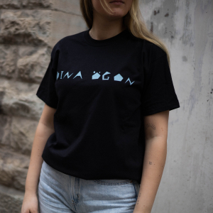 Dina Ögon - T-Shirt Black - Blue Logo M i gruppen MERCHANDISE / T-shirt / RnB-Soul hos Bengans Skivbutik AB (5522358r)