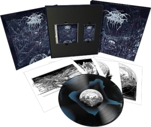 Darkthrone - It Beckons Us All (Cd, Lp, Mc Boxset) i gruppen VI TIPSAR / Fredagsreleaser / Fredag den 26:e April 2024 hos Bengans Skivbutik AB (5522561)