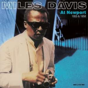 Miles Davis - At Newport 1955 & 1958 in the group Minishops / Miles Davis at Bengans Skivbutik AB (5524059)