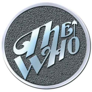 The Who - Arrow Logo Hichrome Pin Badge in the group MERCHANDISE / Merch / Pop-Rock at Bengans Skivbutik AB (5537441)