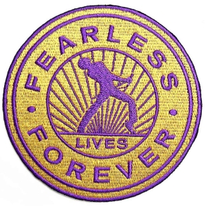 Queen - Fearless Woven Patch in the group MERCHANDISE / Merch / Pop-Rock at Bengans Skivbutik AB (5538321)
