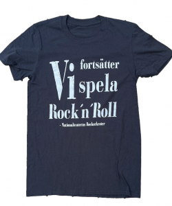 Nationalteatern - Vi Fortsätter Spela in the group MERCHANDISE / T-shirt / Pop-Rock at Bengans Skivbutik AB (5568727r)