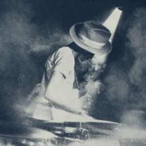 Jones Keziah - Alive & Kicking - Live in the group OUR PICKS / Friday Releases / 2025-01-24 at Bengans Skivbutik AB (5575196)