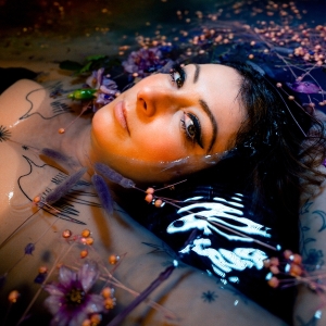 Rebecca Vasmant - Who We Are Becoming in the group OTHER / Övrigt /  at Bengans Skivbutik AB (5589456)