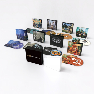 Oasis - Complete Studio Album Collection (8Cd Boxset) in the group CD / Upcoming releases / Pop-Rock at Bengans Skivbutik AB (5632835)