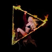 Ava Max - Don't Click Play in the group OUR PICKS / Friday Releases / 2025-08-22 at Bengans Skivbutik AB (5633396)
