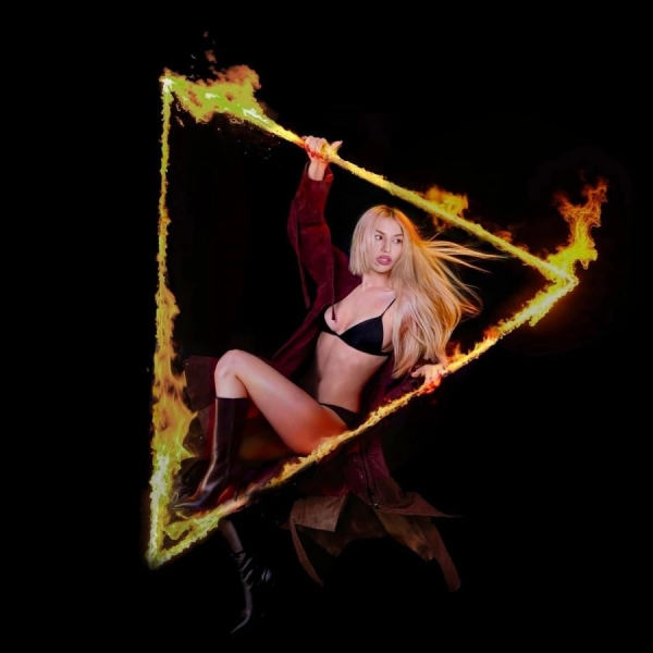 Ava Max - Don't Click Play in the group OUR PICKS / Friday Releases / 2025-08-22 at Bengans Skivbutik AB (5633396)