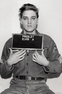 Elvis - Enlistment Photo 91,5 X 61 Cm in the group OTHER / Merchandise at Bengans Skivbutik AB (5634321)