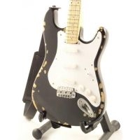 Clapton Eric - Minigitarr Fender Blackie Höjd 25Cm in the group MERCHANDISE / Accessoarer / Pop-Rock at Bengans Skivbutik AB (5635747)
