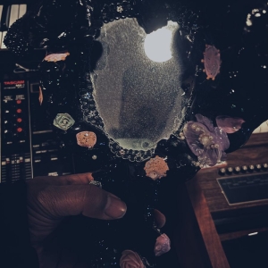 Maneka - Bathes And Listens in the group CD / Upcoming releases / Pop-Rock at Bengans Skivbutik AB (5640714)