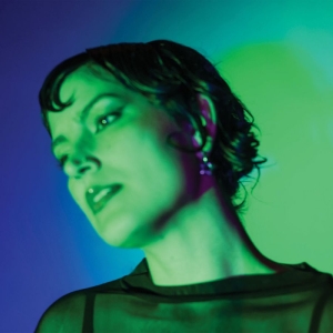 Weaver Maura - Strange Devotion in the group OUR PICKS / Friday Releases / 2025-09-19 at Bengans Skivbutik AB (5642328)