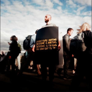 Joshua Idehen - I Know You?Re Hurting, Everyone Is in the group VINYL / Upcoming releases / Pop-Rock at Bengans Skivbutik AB (5645599)