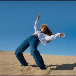 Ella Eyre - Everything, In Time in the group CD / Upcoming releases / Pop-Rock at Bengans Skivbutik AB (5645665)