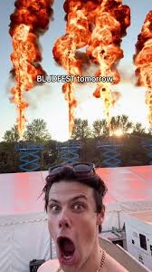 Yungblud - Weird! - The World's On Fire in the group Hip Hop-Rap at Bengans Skivbutik AB (5646473)