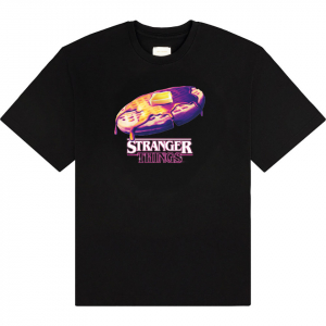 Stranger Things - Surfer Boy Piazza Uni Bl T-Shirt in the group MERCHANDISE / T-shirt / Kommande / Film-Musikal at Bengans Skivbutik AB (5649152r)