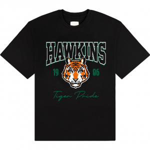 Stranger Things - High School Hawkins Uni Bl T-Shirt in the group MERCHANDISE / T-shirt / Kommande / Film-Musikal at Bengans Skivbutik AB (5649178r)