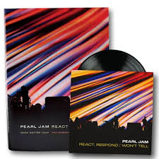 Pearl Jam - React/Respond: Dark Matter Tour Photo (Book/7Inch) (Rsd) in the group OUR PICKS / Record Store Day / RSD 2026 at Bengans Skivbutik AB (5657589)