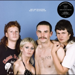 Amyl And The Sniffers - Giddy Up / Big Attraction (10 Year in the group CD / Upcoming releases / Pop-Rock at Bengans Skivbutik AB (5662860)
