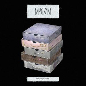 Owis - Museum (Missing Piece Ver.) (Random Ver.) in the group MERCHANDISE / Merch+Code / Kommande / K-Pop at Bengans Skivbutik AB (5663955)