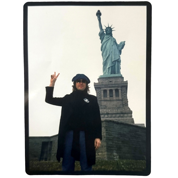 John Lennon - Liberty Sticker in the group MERCHANDISE / Merch / Kommande / Pop-Rock at Bengans Skivbutik AB (5680964)