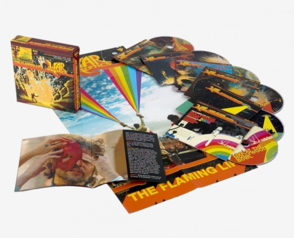 The Flaming Lips - At War With The Mystics in the group CD / Upcoming releases / Pop-Rock at Bengans Skivbutik AB (5693221)