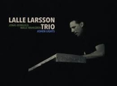 Lalle Larsson Trio - Ashen Lights Feat. Jonas Reingold & in the group OUR PICKS / Blowout / Blowout-CD at Bengans Skivbutik AB (3322181)