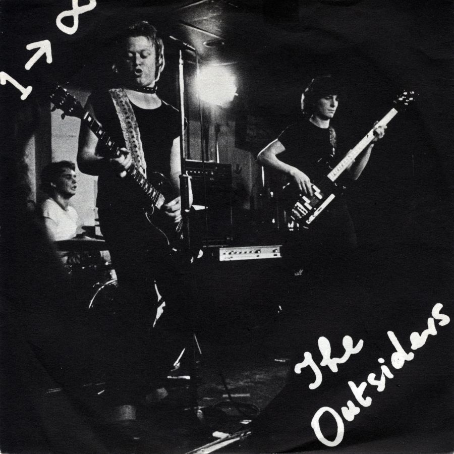 Outsiders - Close Up